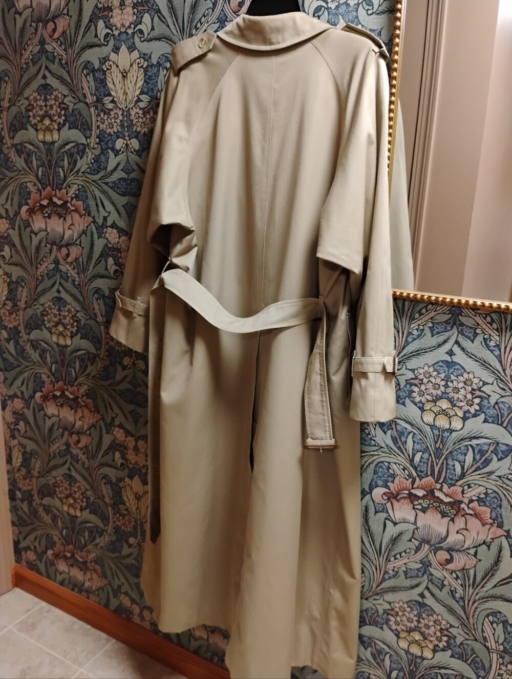 Vintage Burberry Classic Beige Double-Breasted Trench Coat, With Removable Liner - Picture 2 of 16